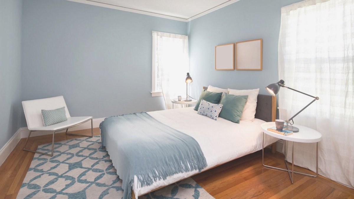 Крашеные стены в комнате