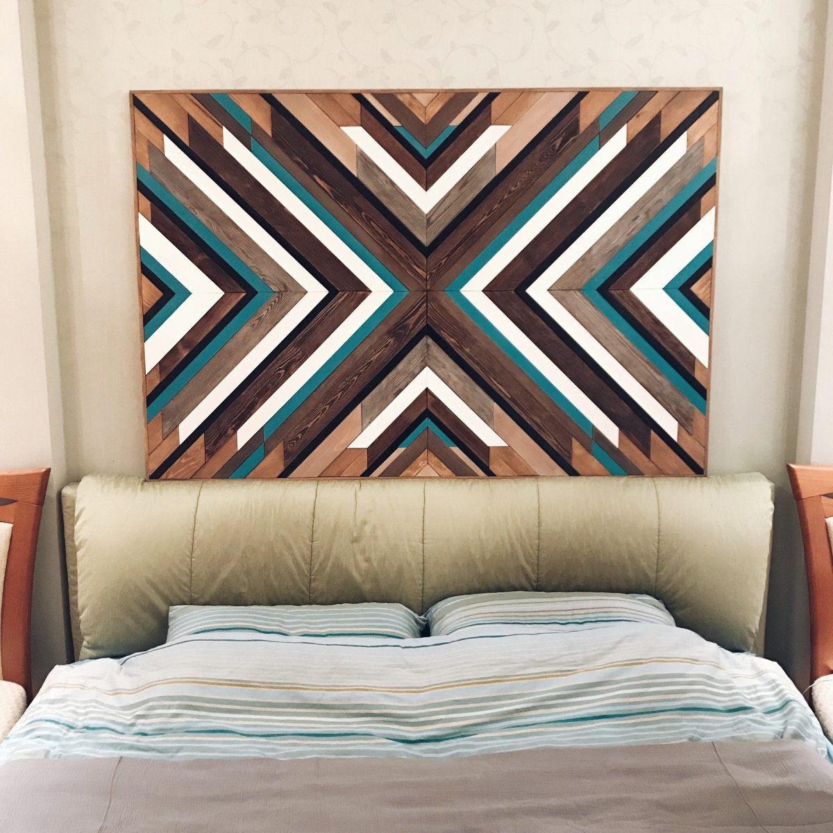 Деревянное панно на стену