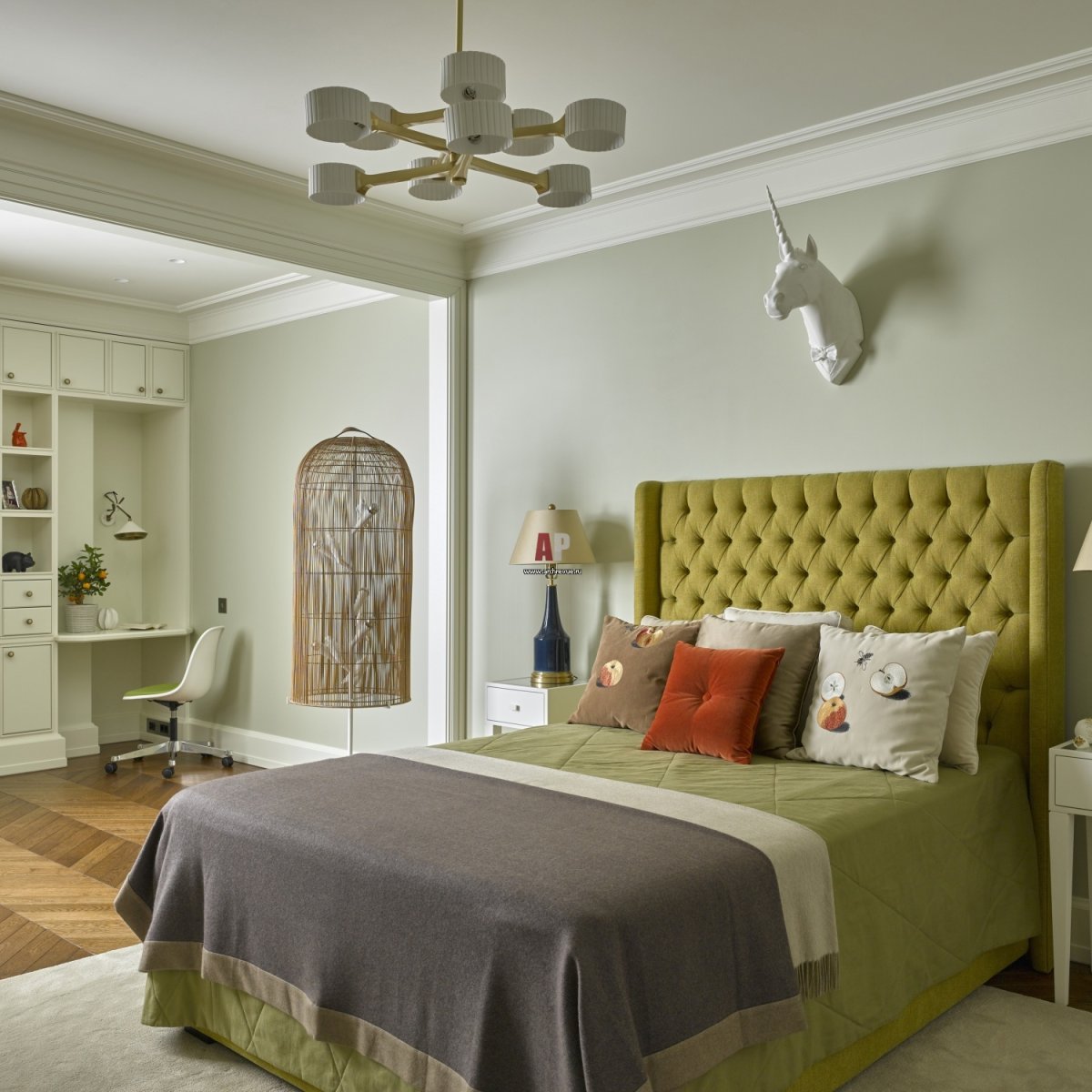 Спальня в бело зеленых тонах