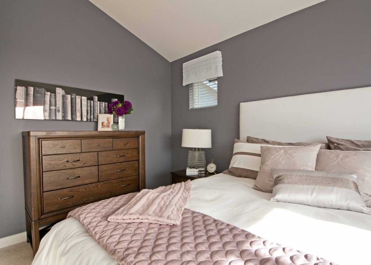 Теплые оттенки в интерьере спальни