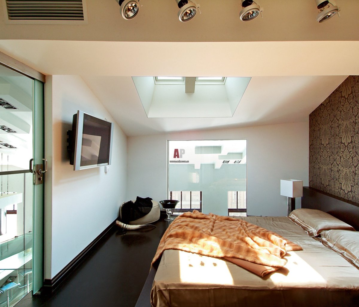 Кровать на мансарде