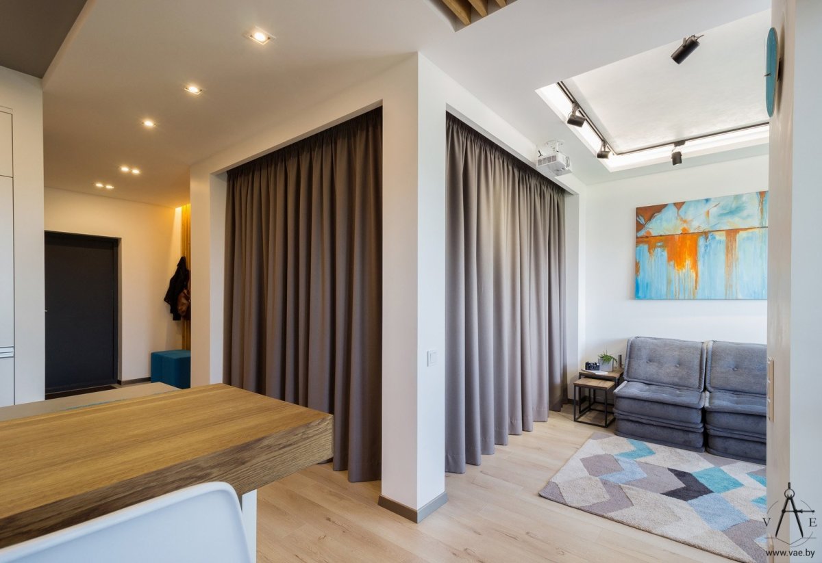 Зонирование комнаты шторами