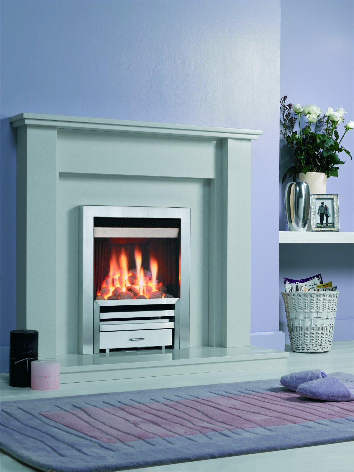 Камин рядом с телевизором