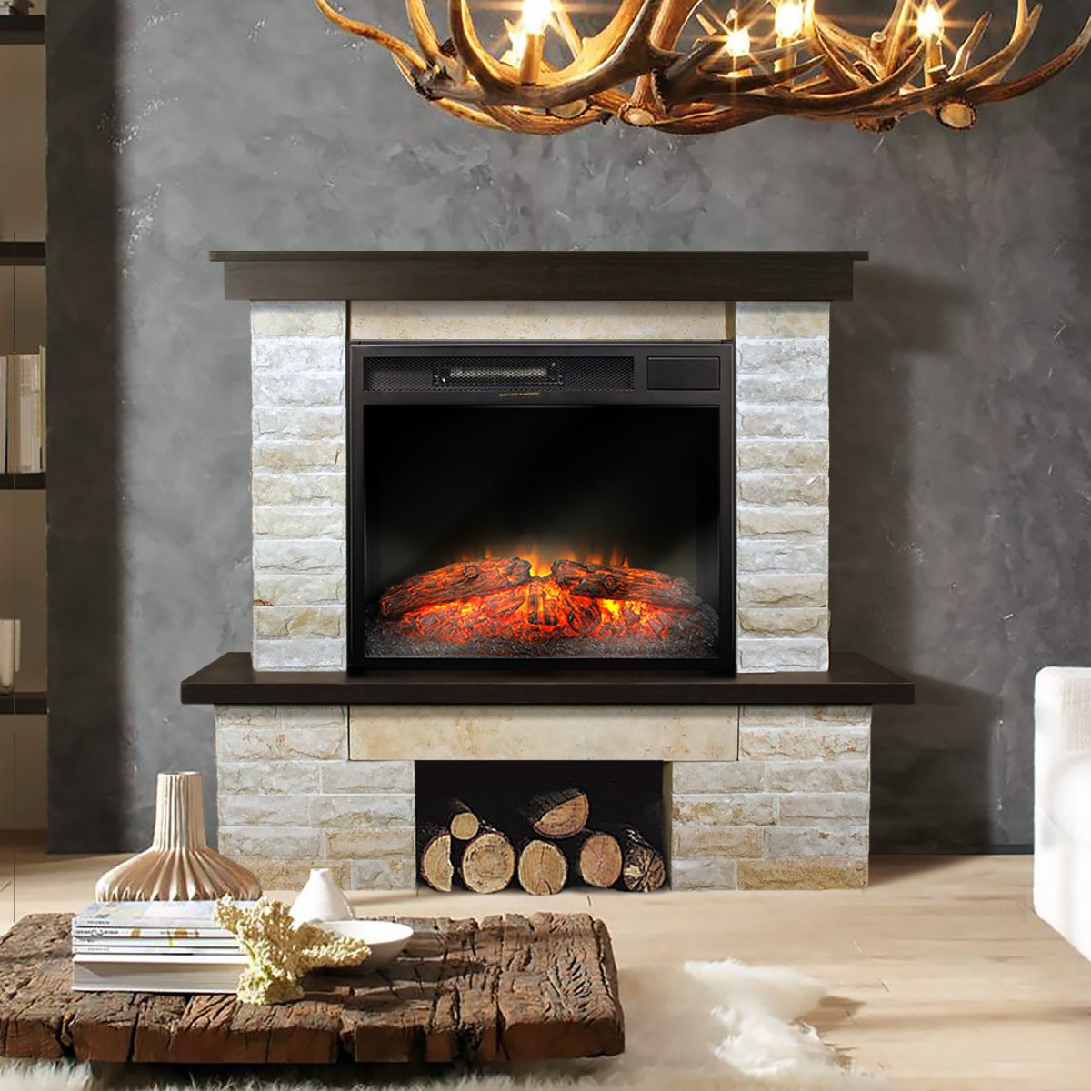 Камин в нише с полками