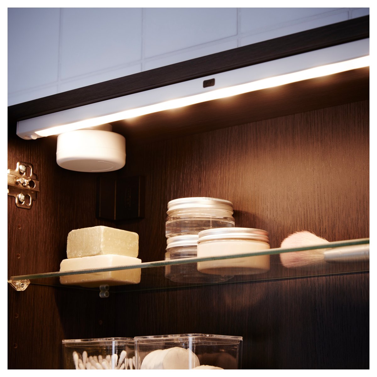 Подсветка в шкаф на батарейках