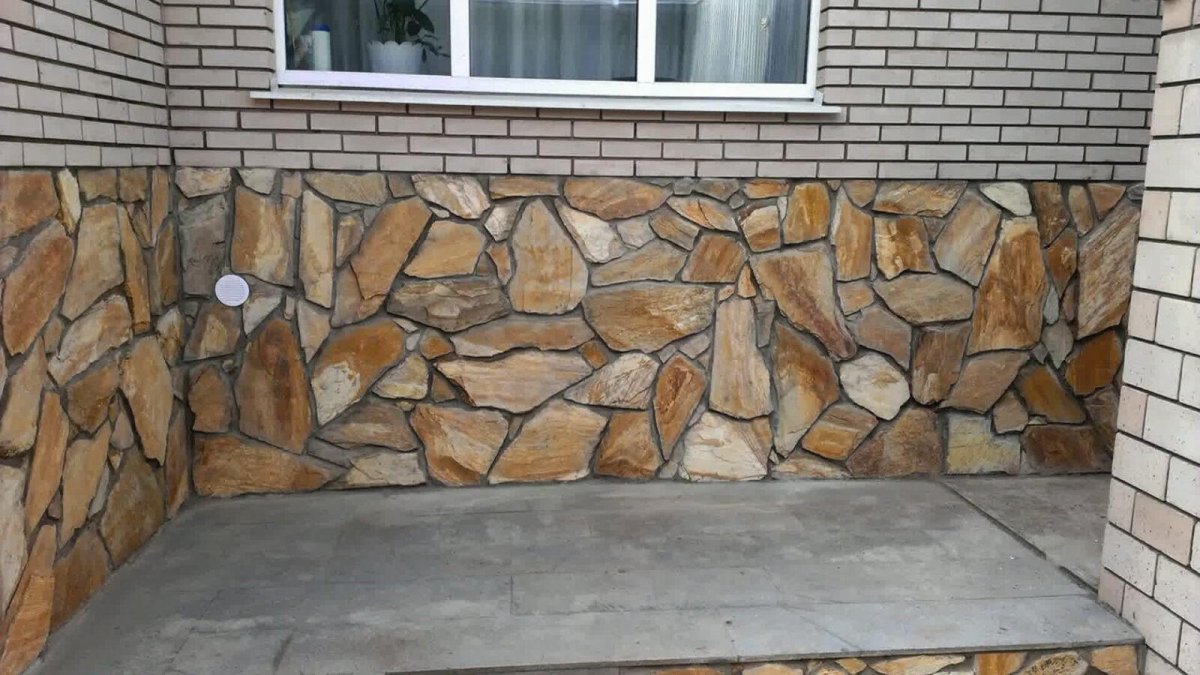 Отделка цоколя под камень