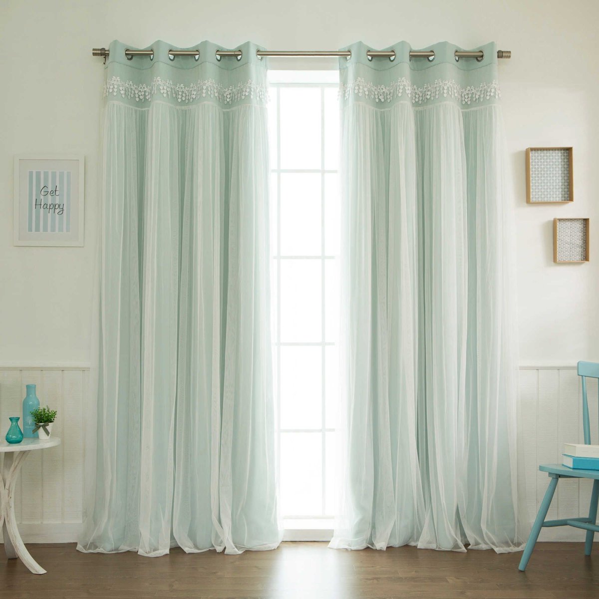 Мятно бирюзовые шторы в интерьере