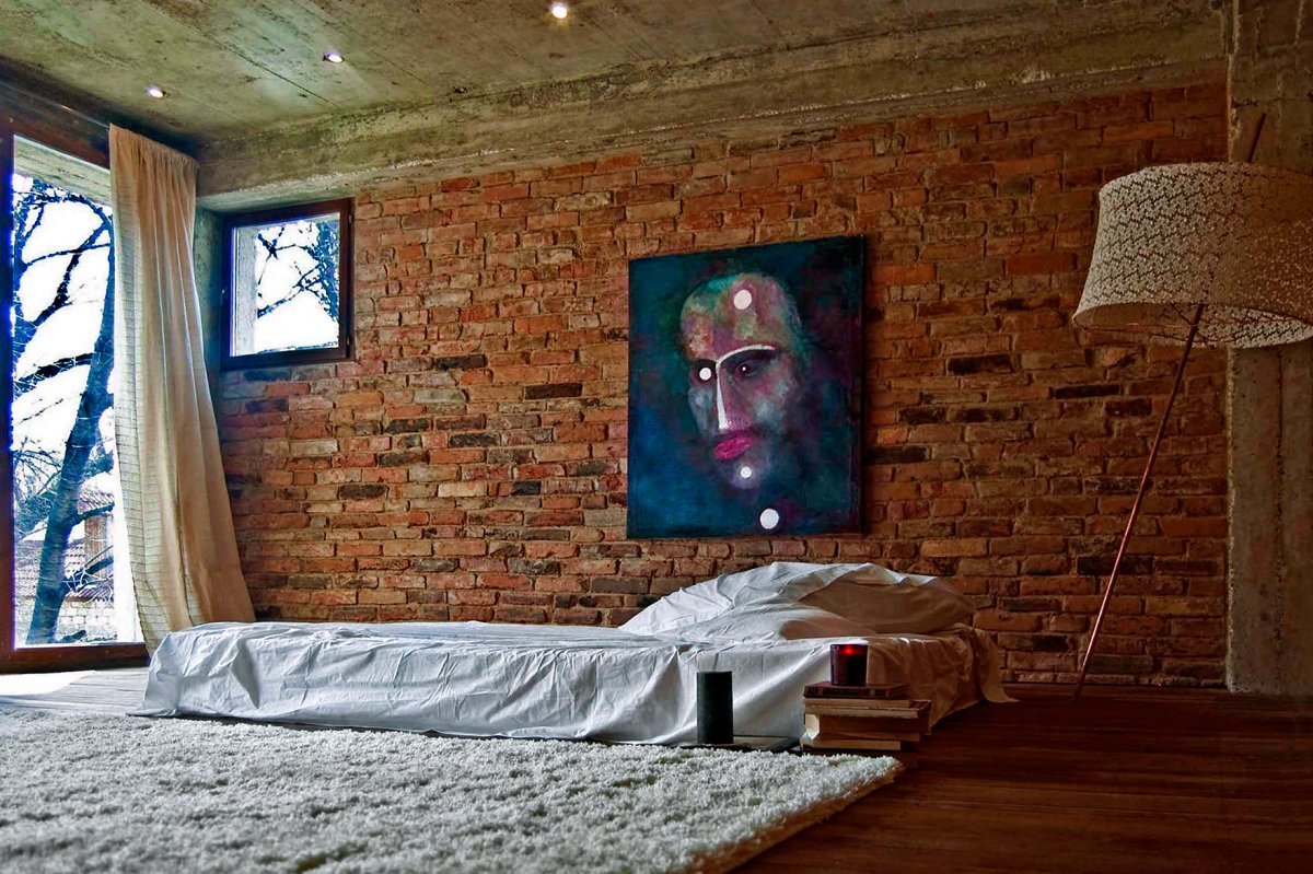 Комната в стиле лофт с матрасом