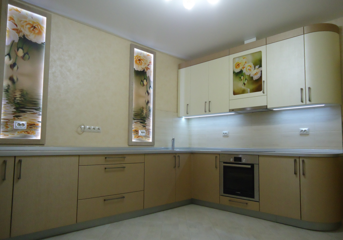 Кухня закругленная с одной стороны