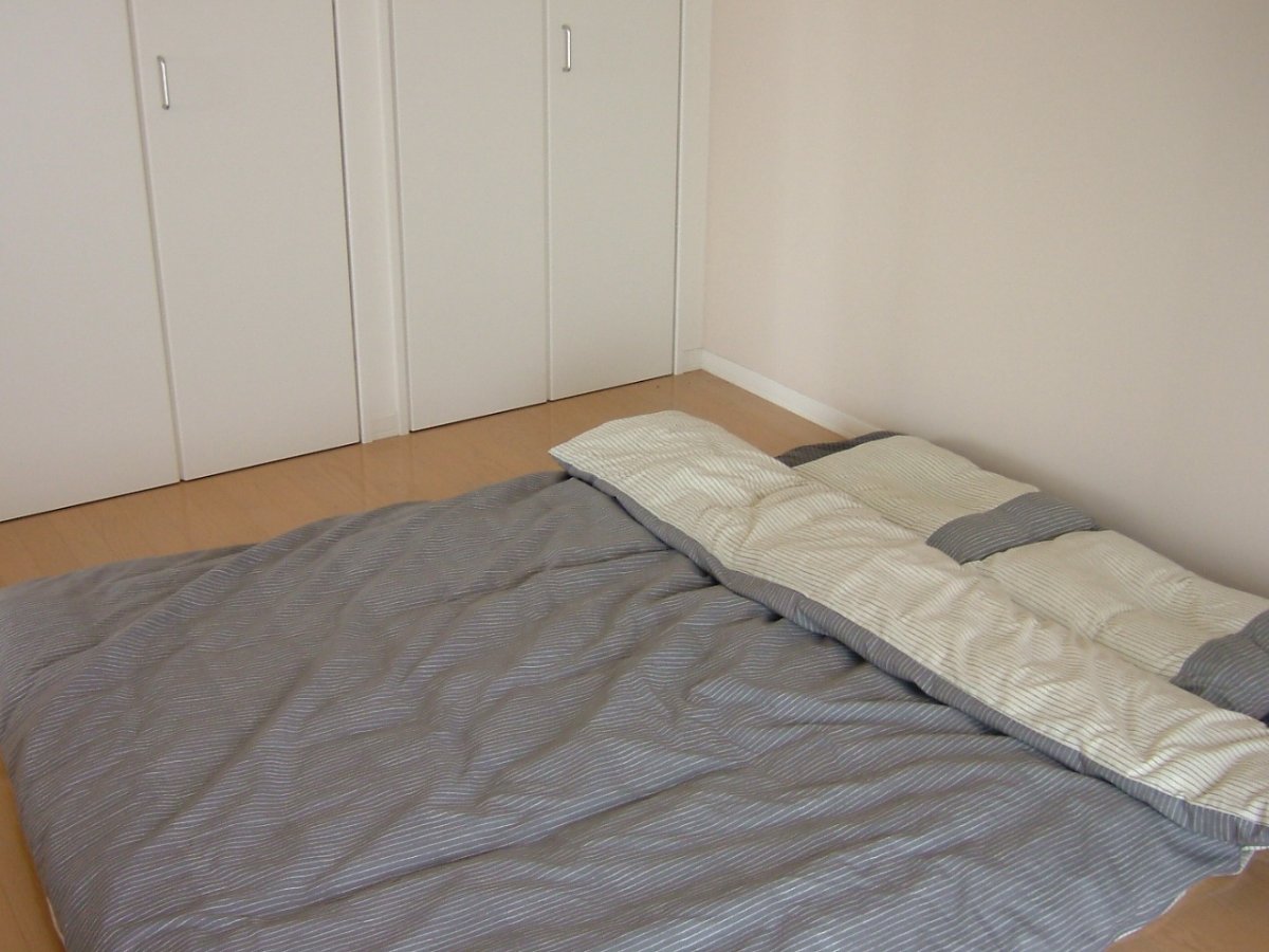 Комната с матрасом