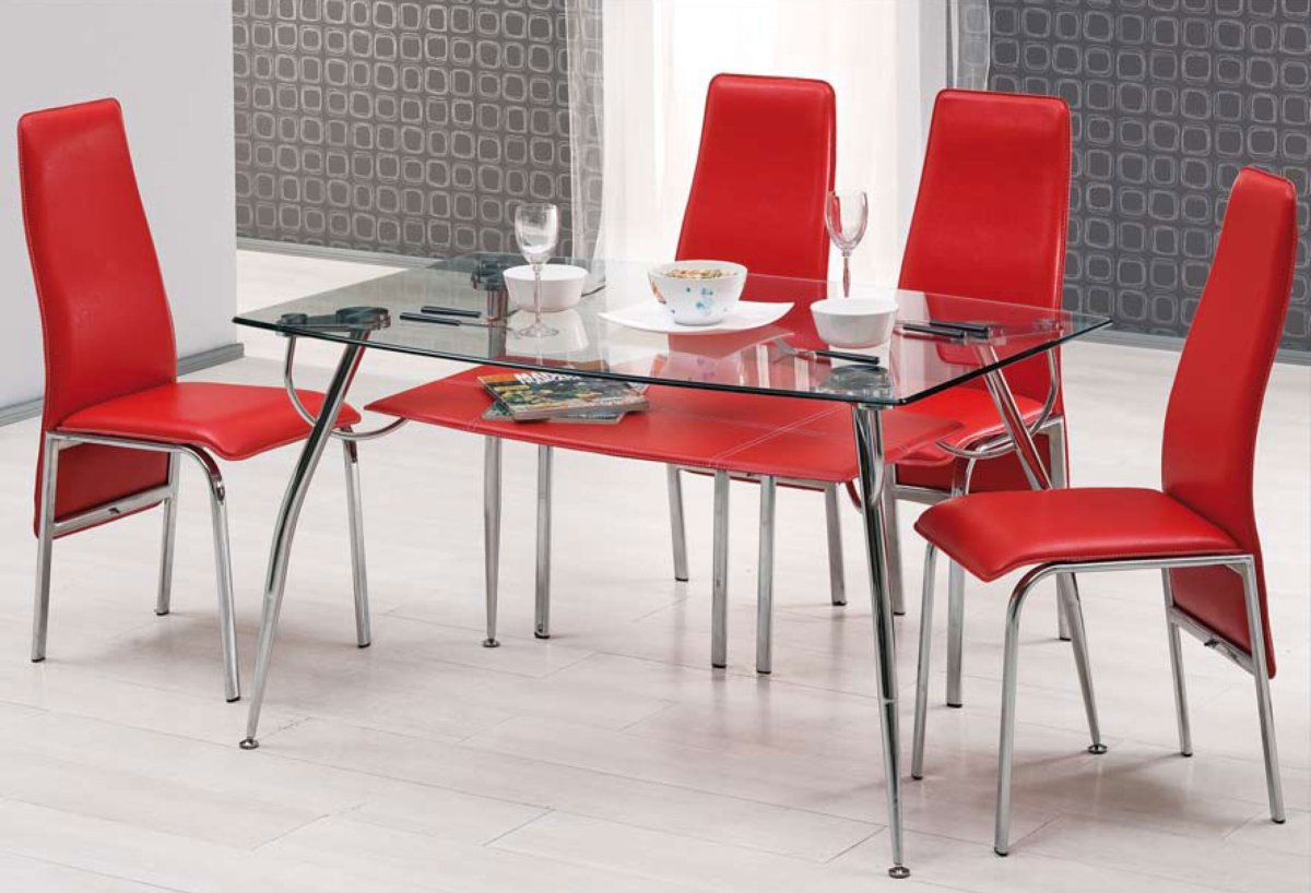 Акцентный стул в интерьере кухни