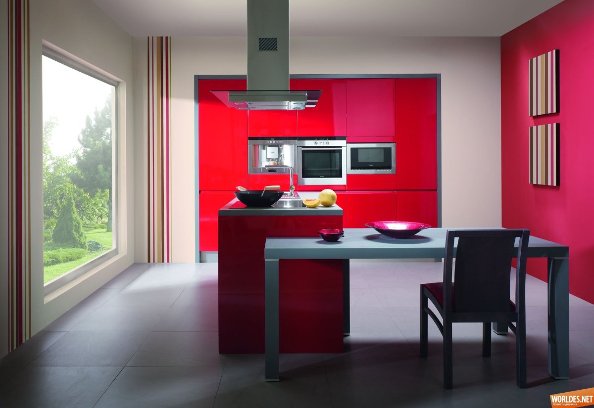 Интерьер маленькой кухни в Красном цвете