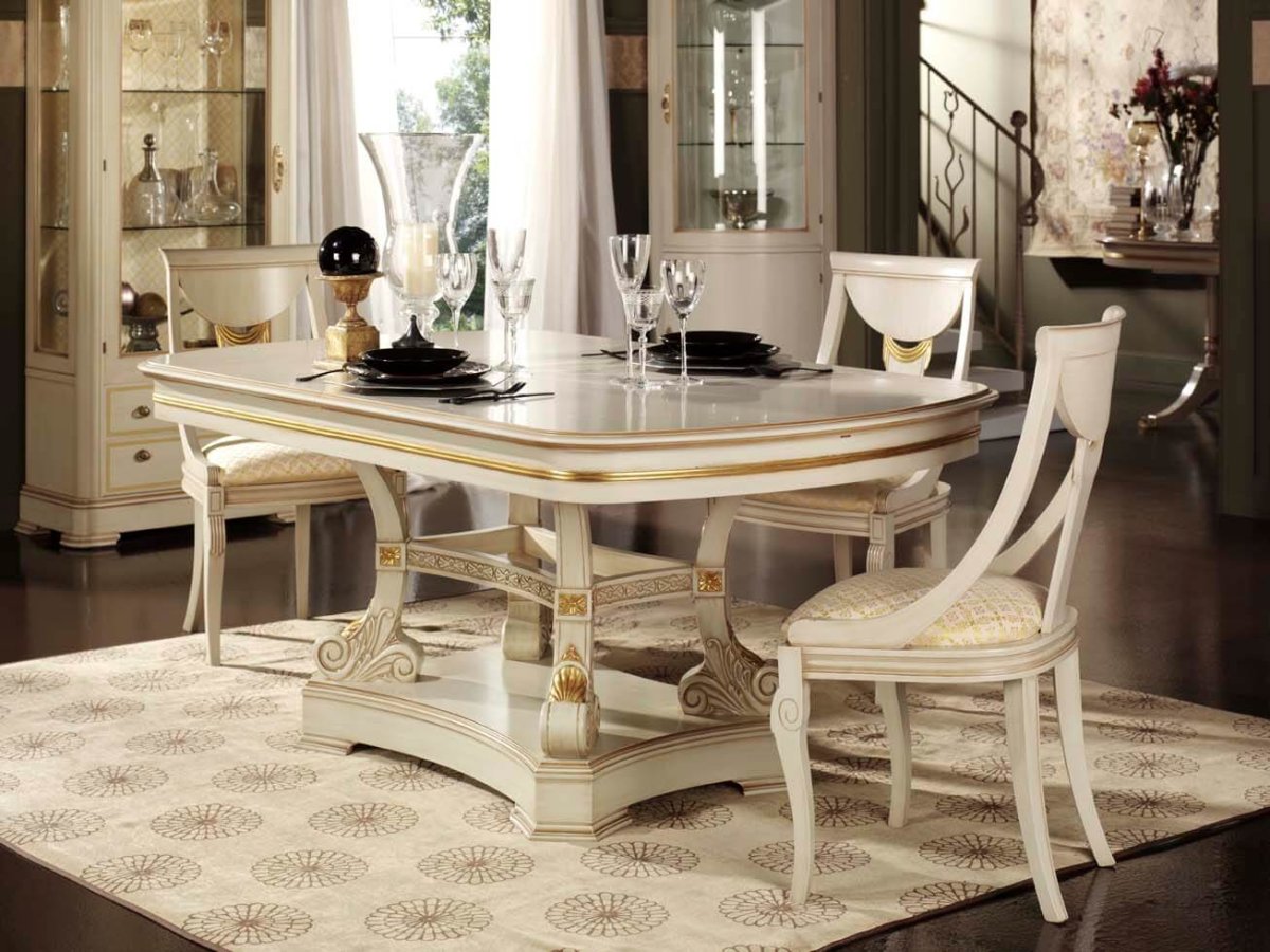 Маленький круглый кухонный стол