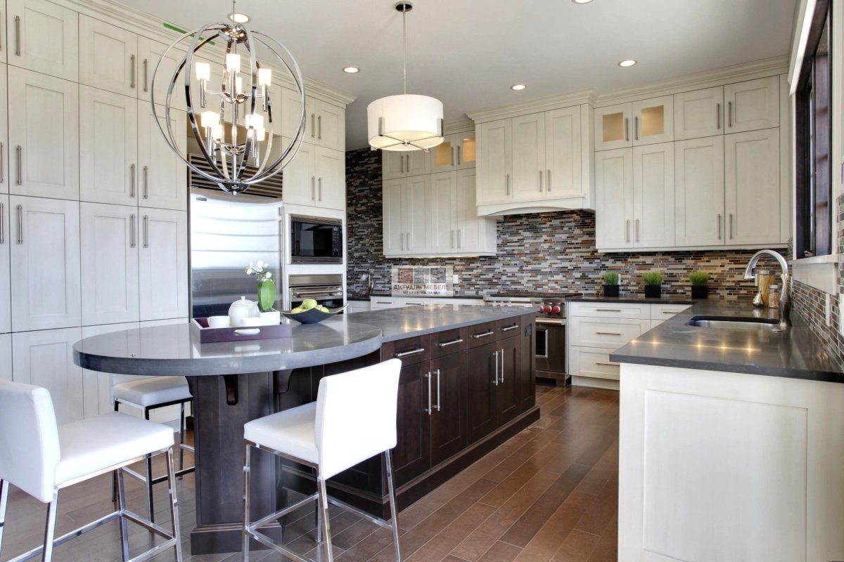 Кухонный остров с обеденным столом