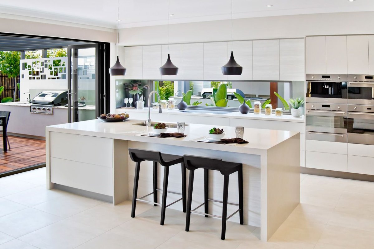 Белый остров на кухне