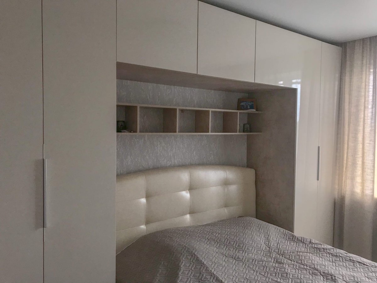 Шкаф над кроватью