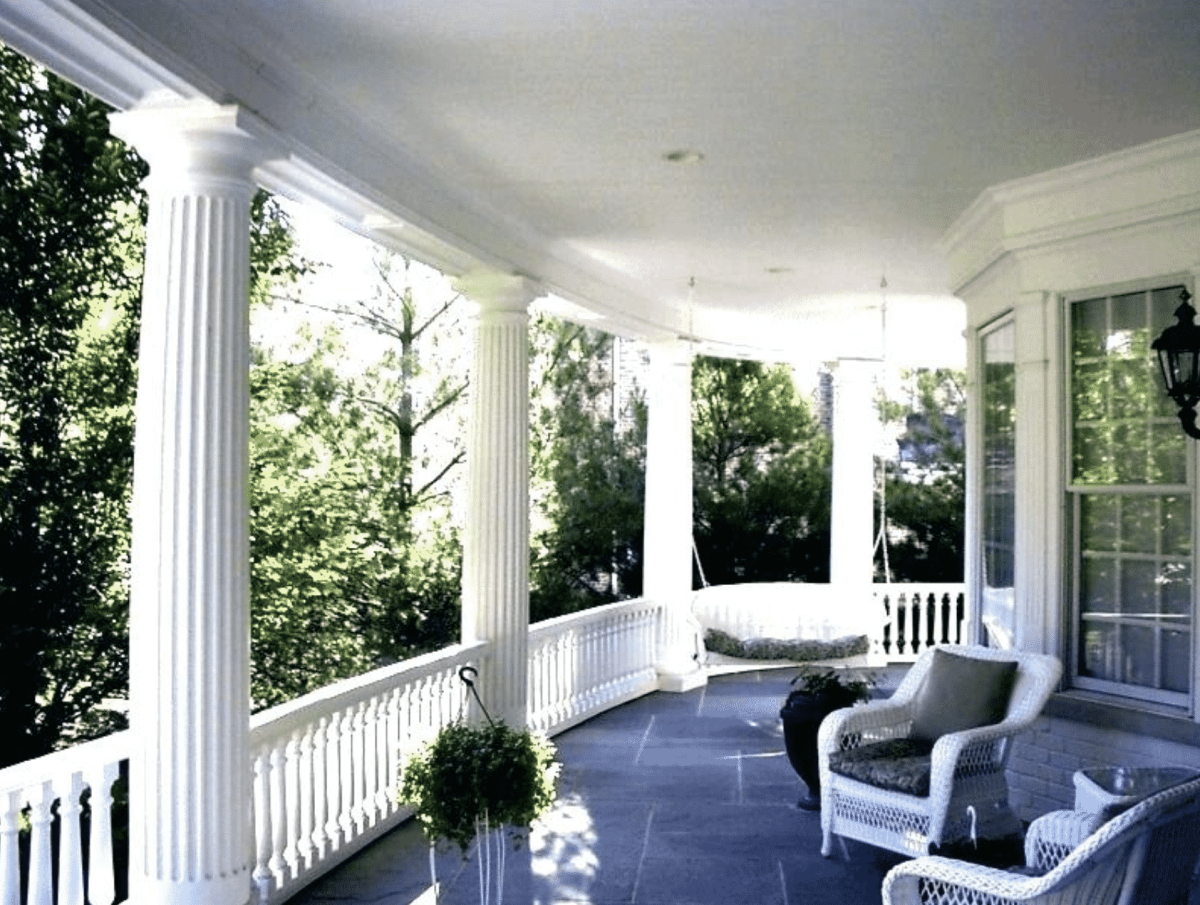 Терраса с колоннами