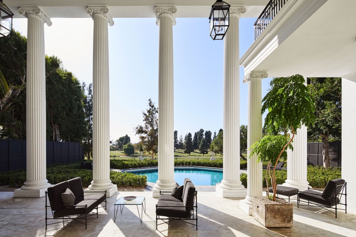 Облицовка столбов веранды