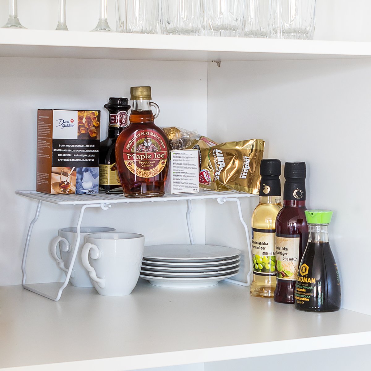 Открытые полки на кухне