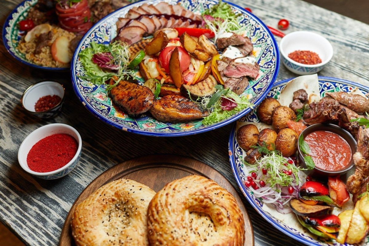 Чайхана в Узбекистане плов