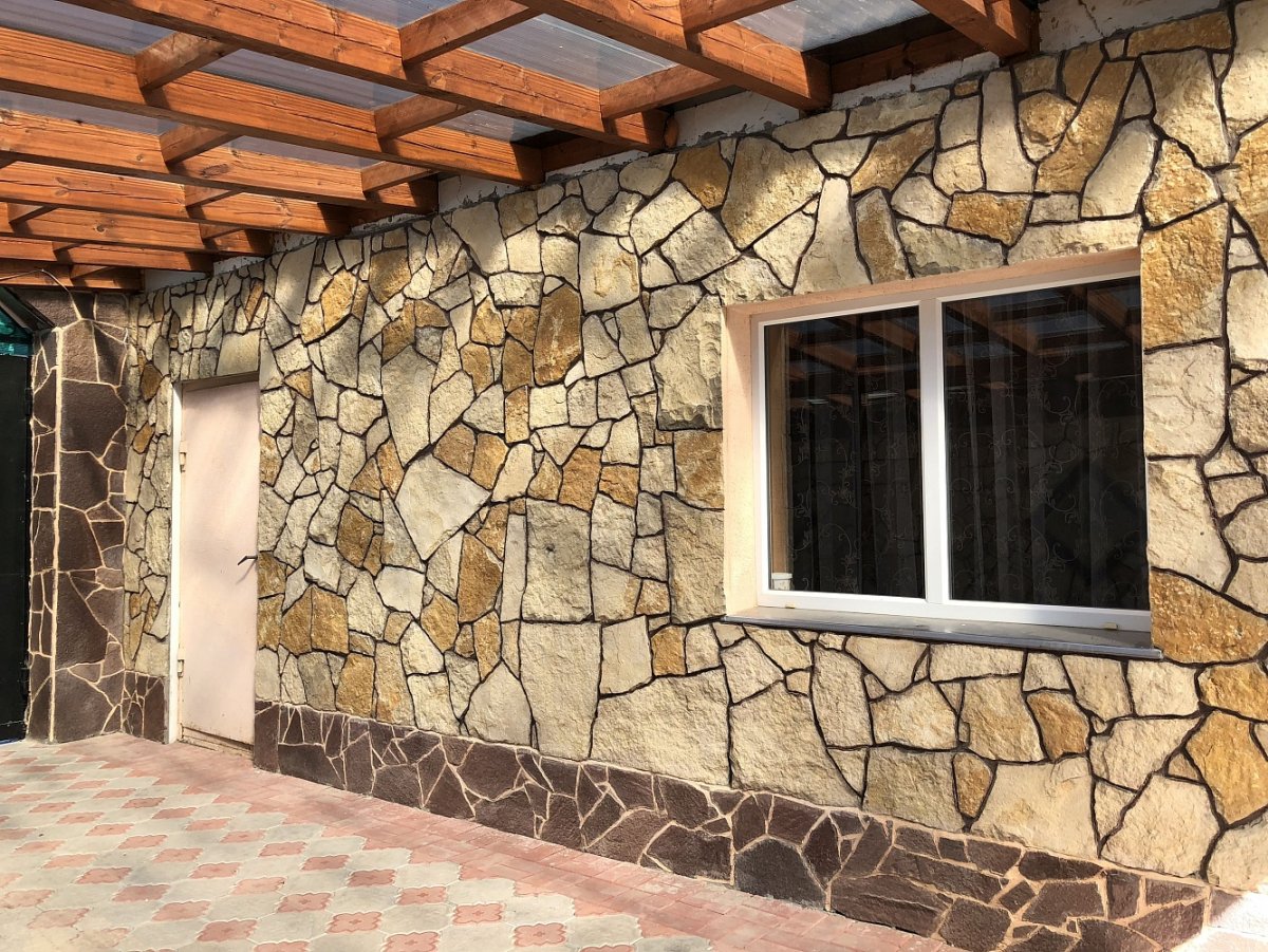 Фасад штукатурка и камень