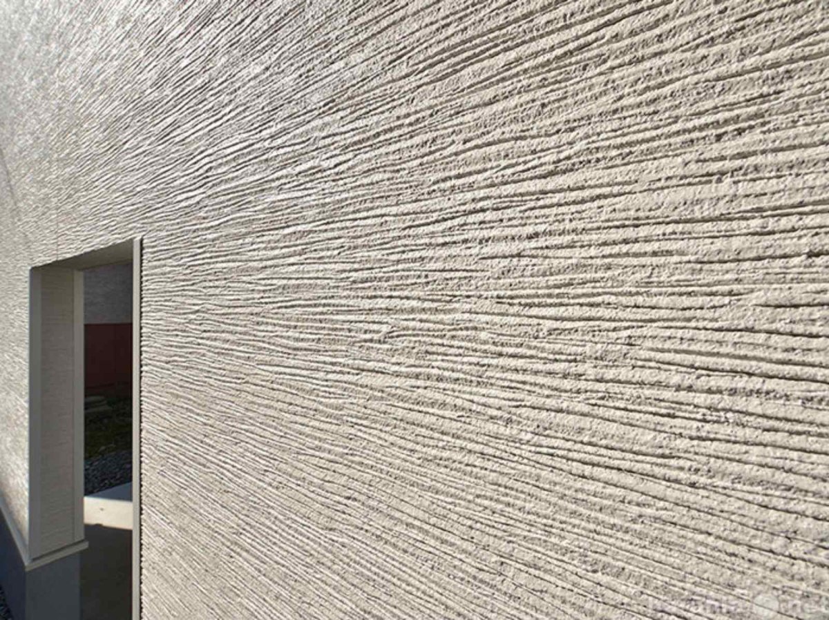 Крашенный каменный дом