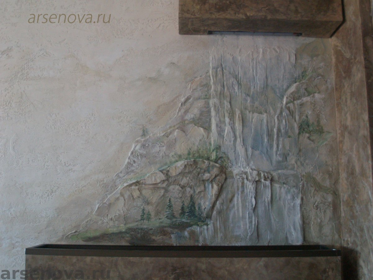 Барельеф на стене водопад