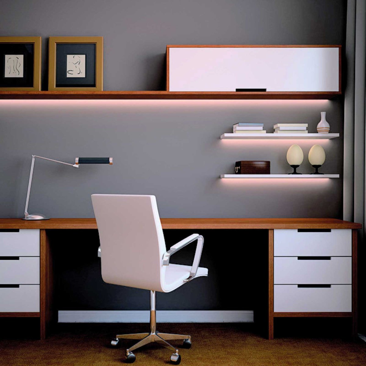 Полки над компьютерным столом