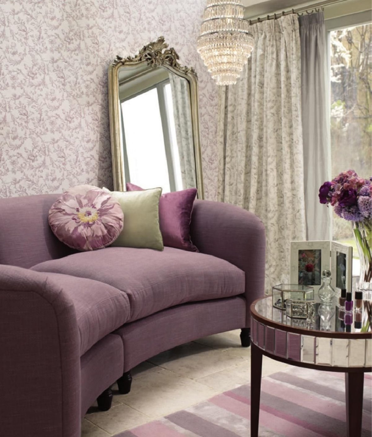 Шторы пыльная роза в интерьере гостиной