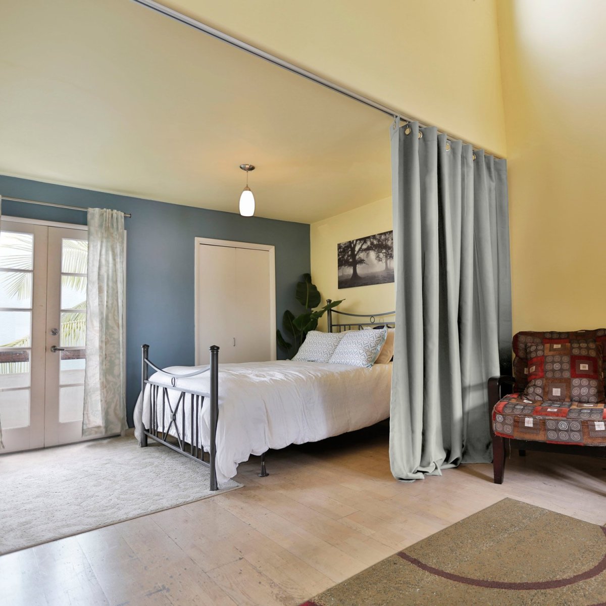 Зонирование шторами