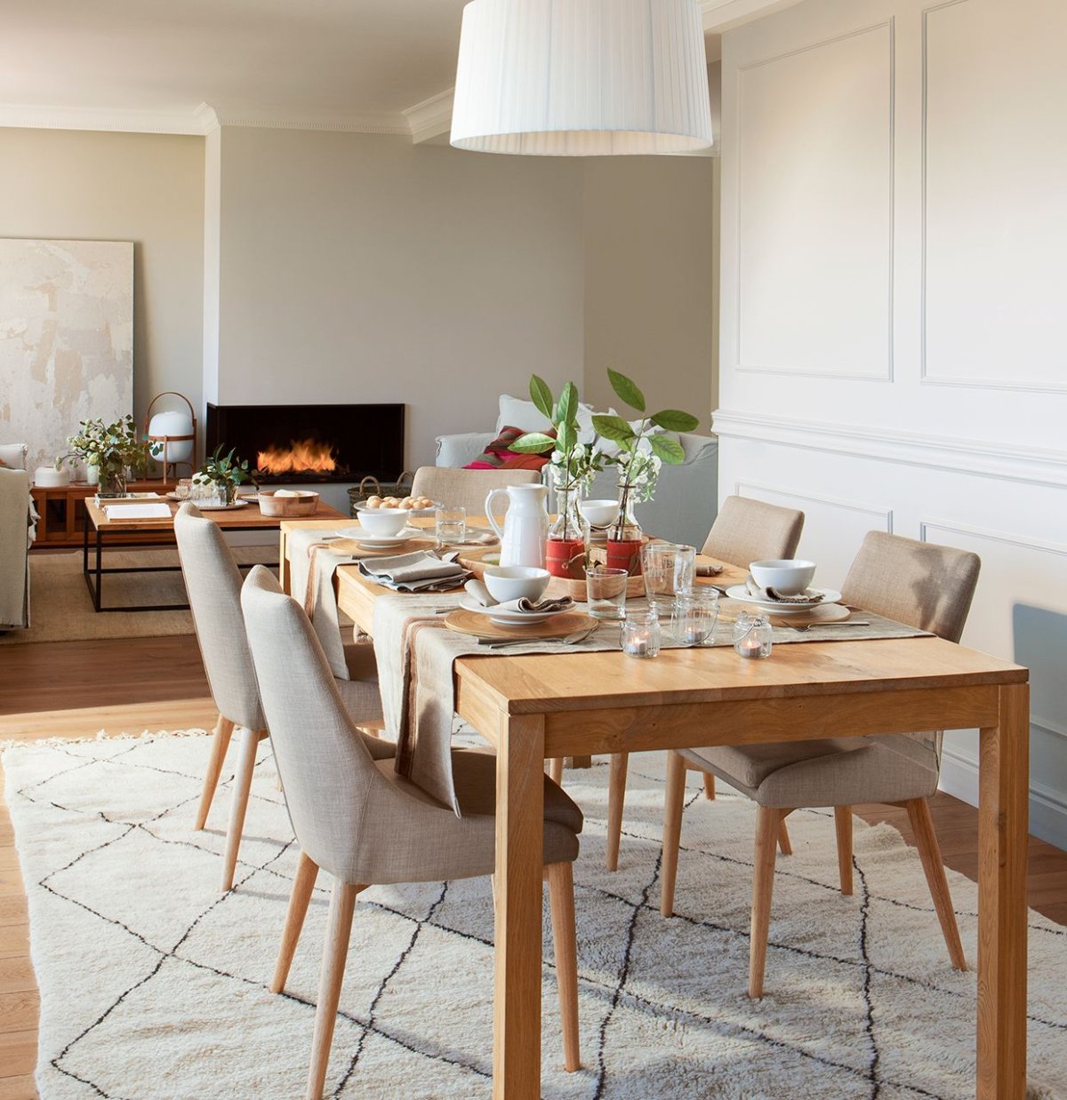 Стол вблизи