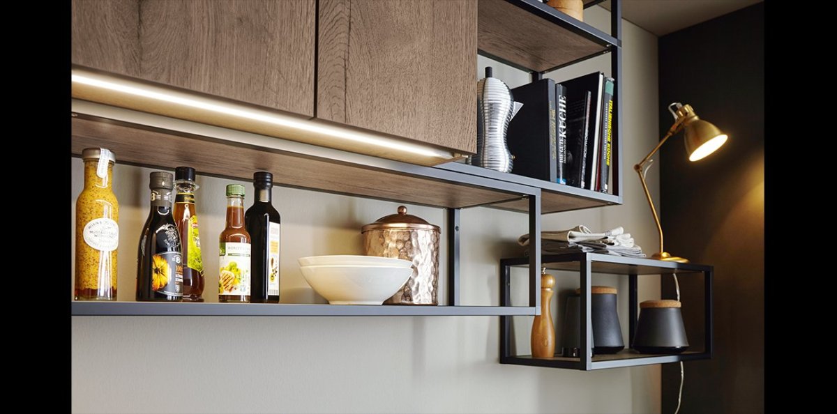 Полка над баром