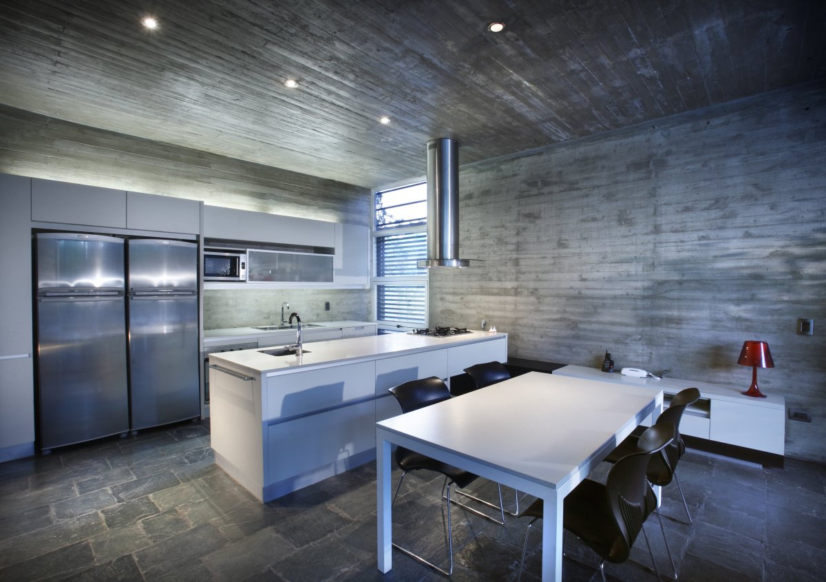 Кухня из металла и дерева