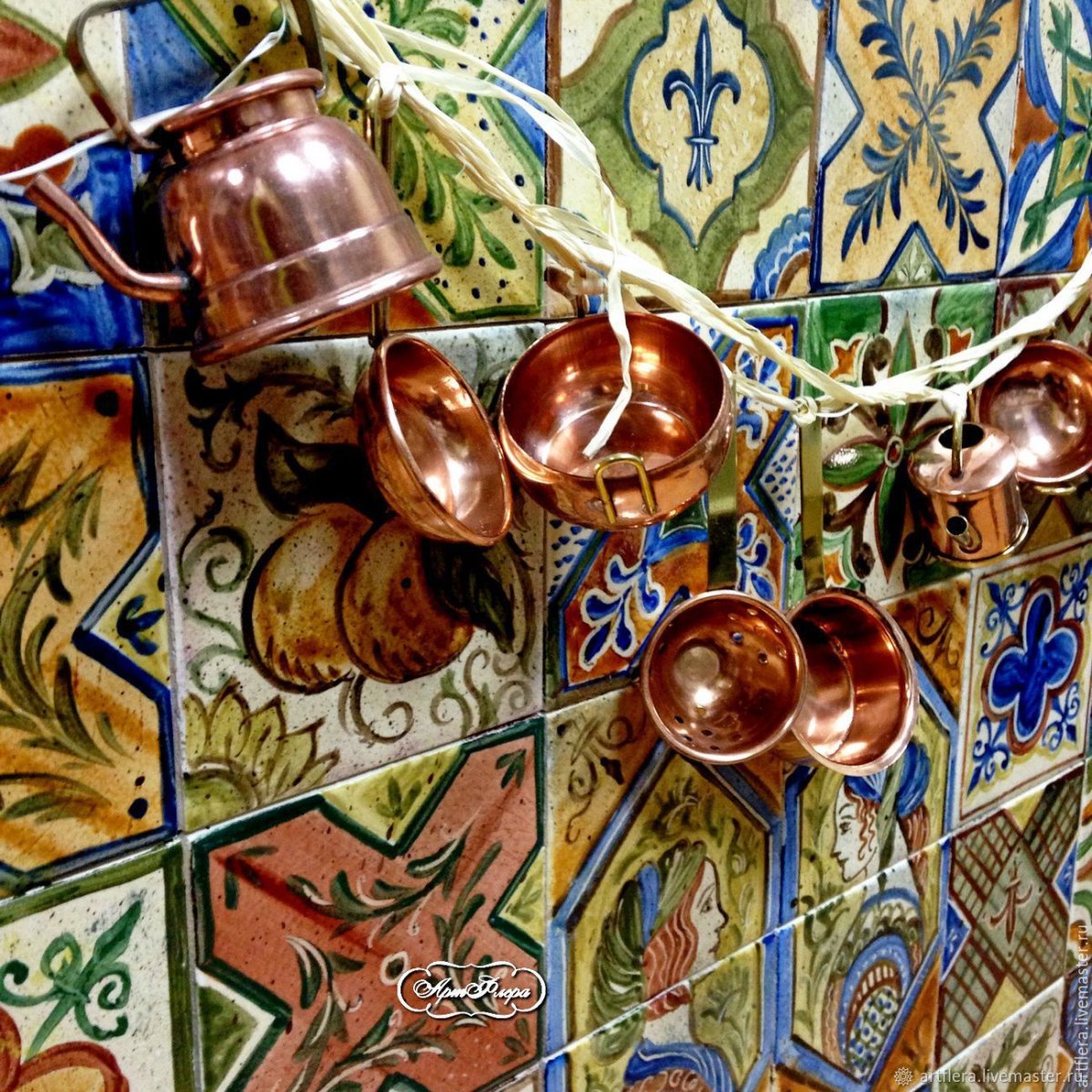 Кухня с синим фартуком