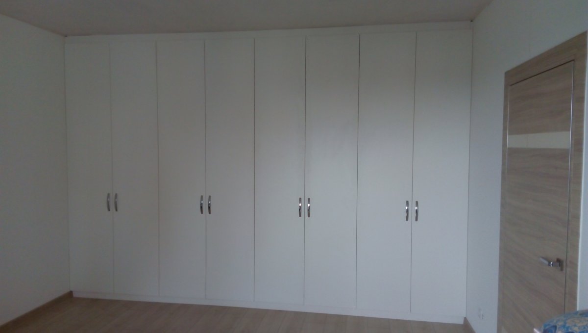 Шкаф с багетом по периметру