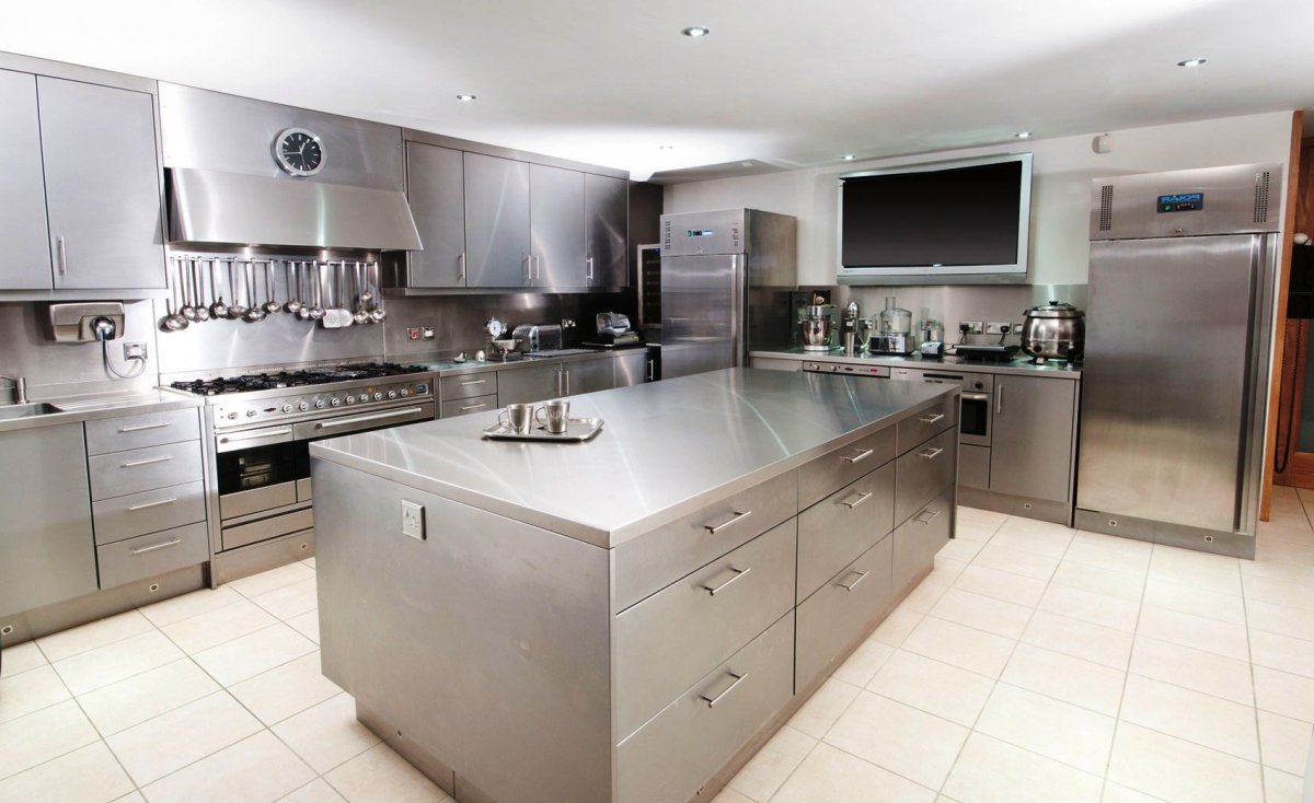 Стейнлесс стил