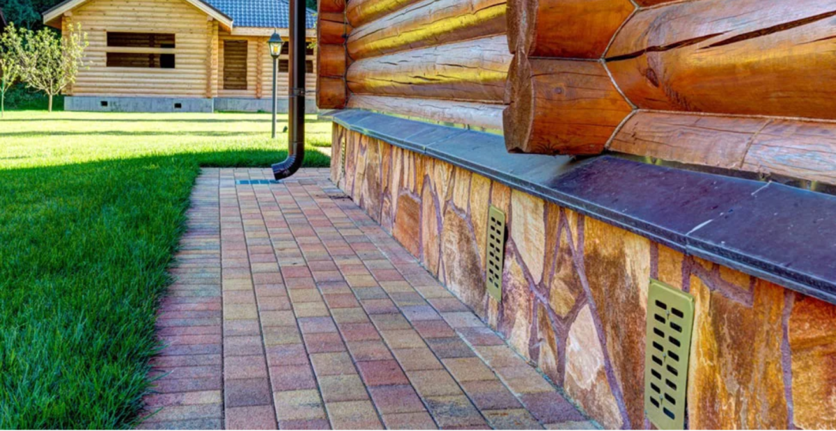 Отделка цоколя деревянного дома