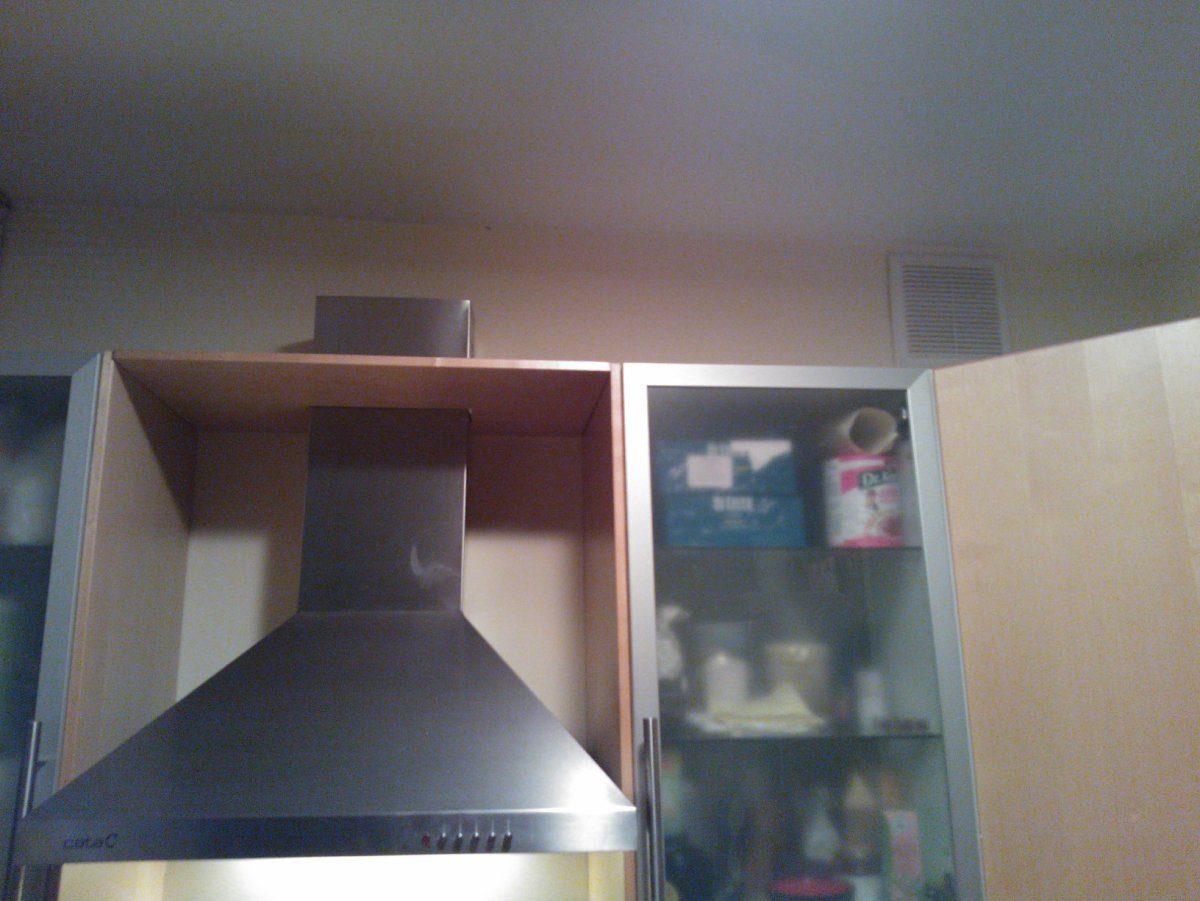 Угловой короб для вытяжки на кухне