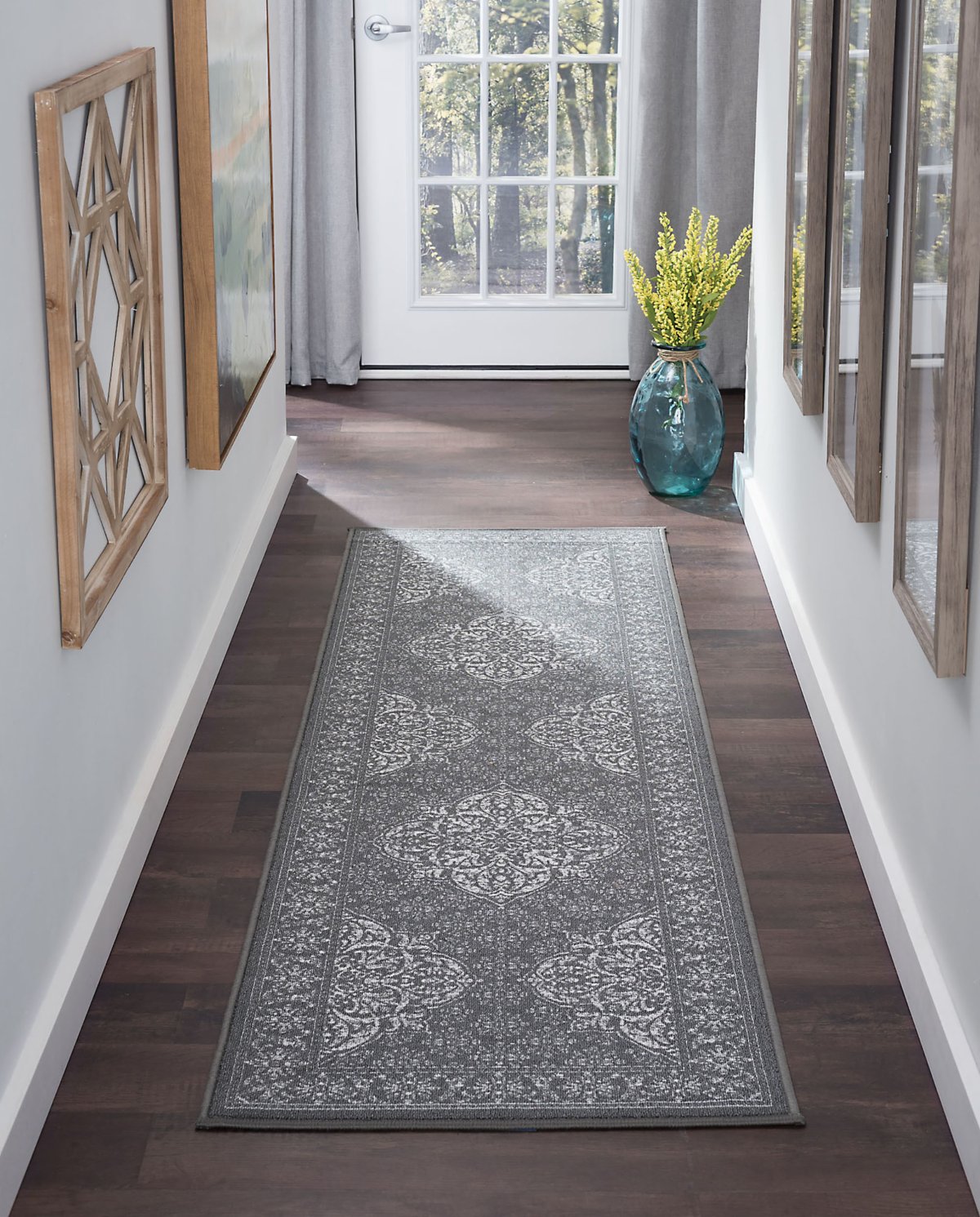 Квадратный коврик в прихожую