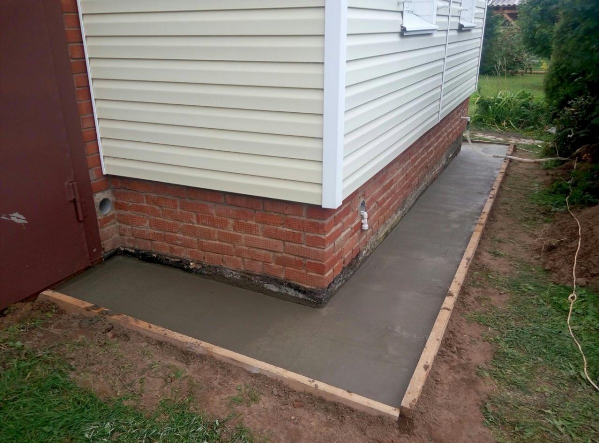 Отделка цоколя битумным каменм Атомстройкомплекс