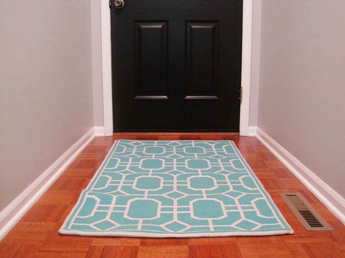 Стильный коврик в прихожую