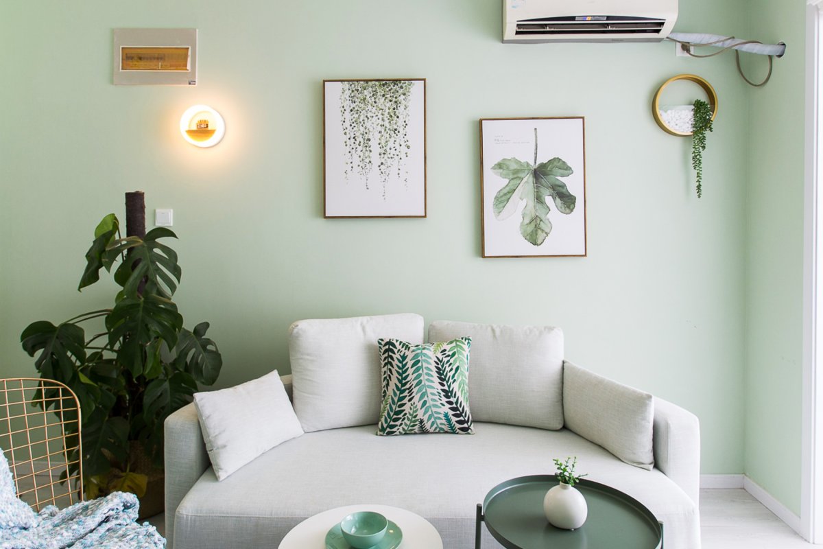 Зеленый диван в интерьере