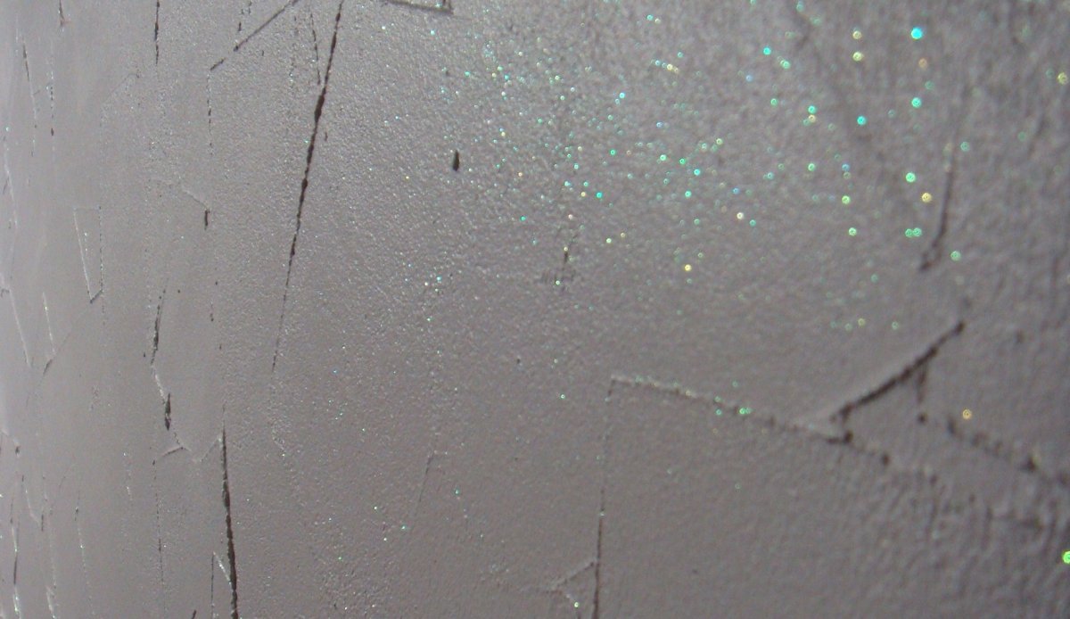 Блестки в краску для стен