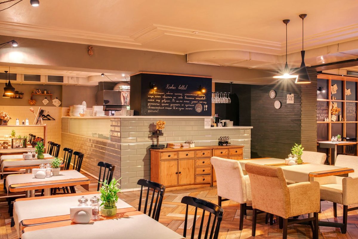 Интерьер пиццерии с открытой кухней