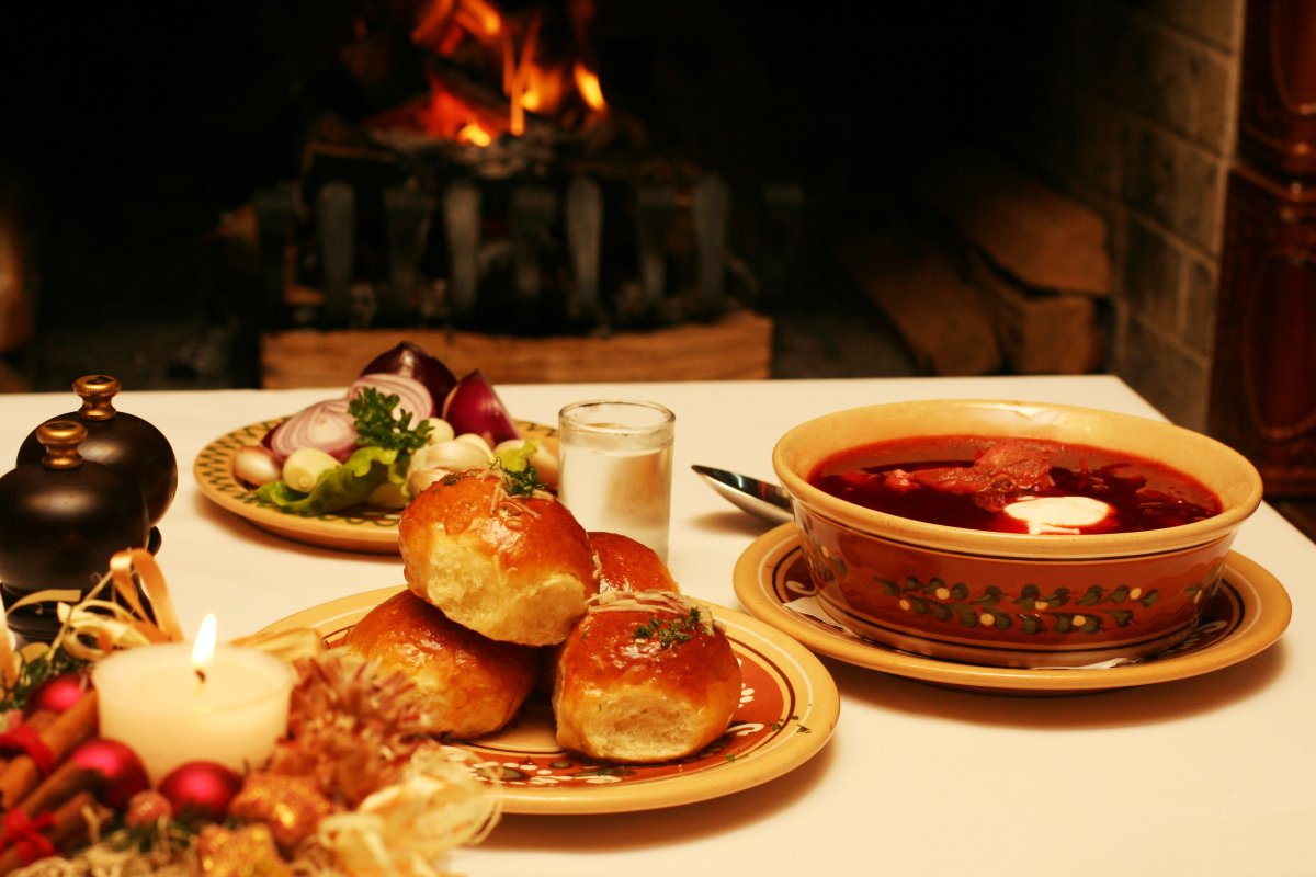 Украинская кухня стол