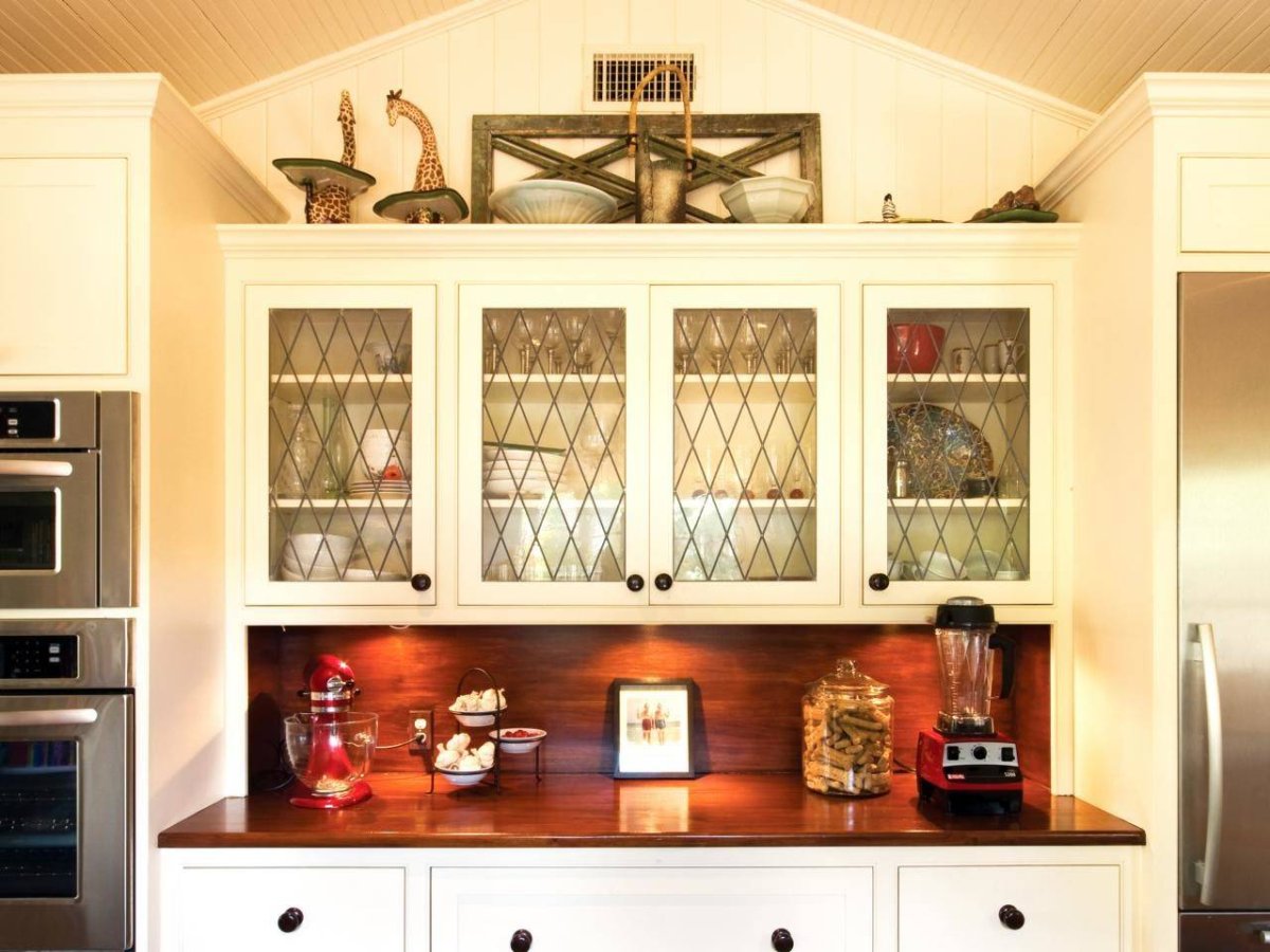 Декорации старого шкафа