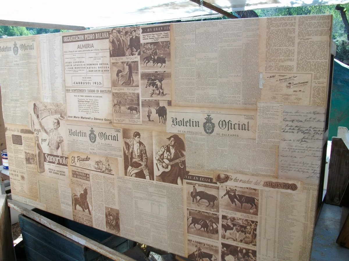 Декупаж старой мебели газетами