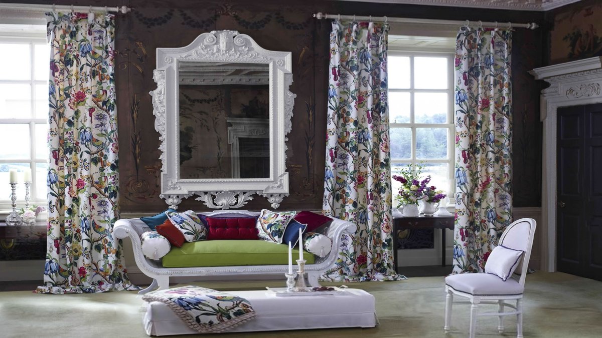 Шторы под обои в цветочек