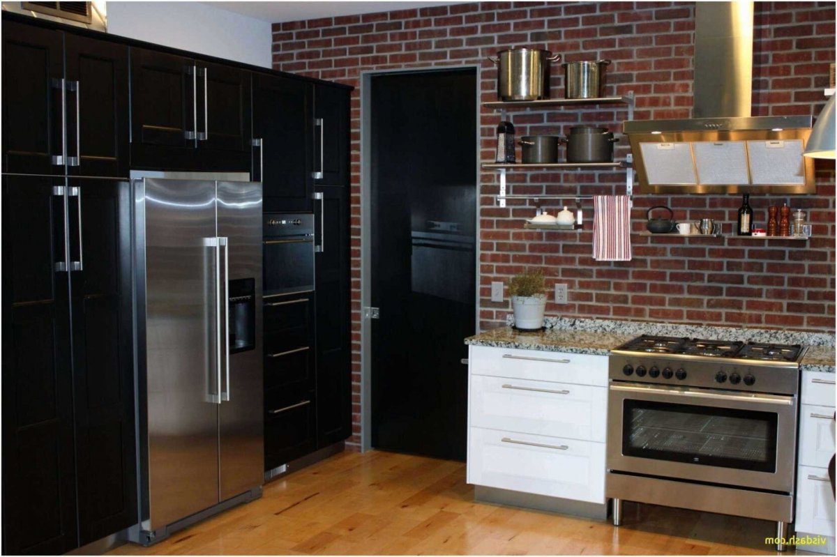 Черная матовая кухня