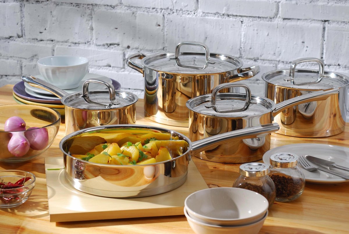 Кастрюли на кухне